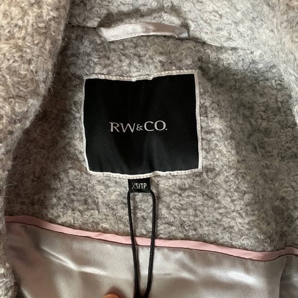 Coat - Picture 3 of 4